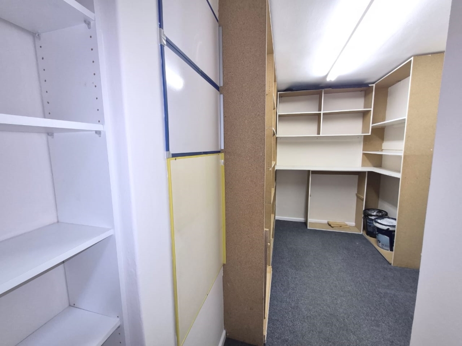To Let Commercial Property for Rent in Pinelands Western Cape